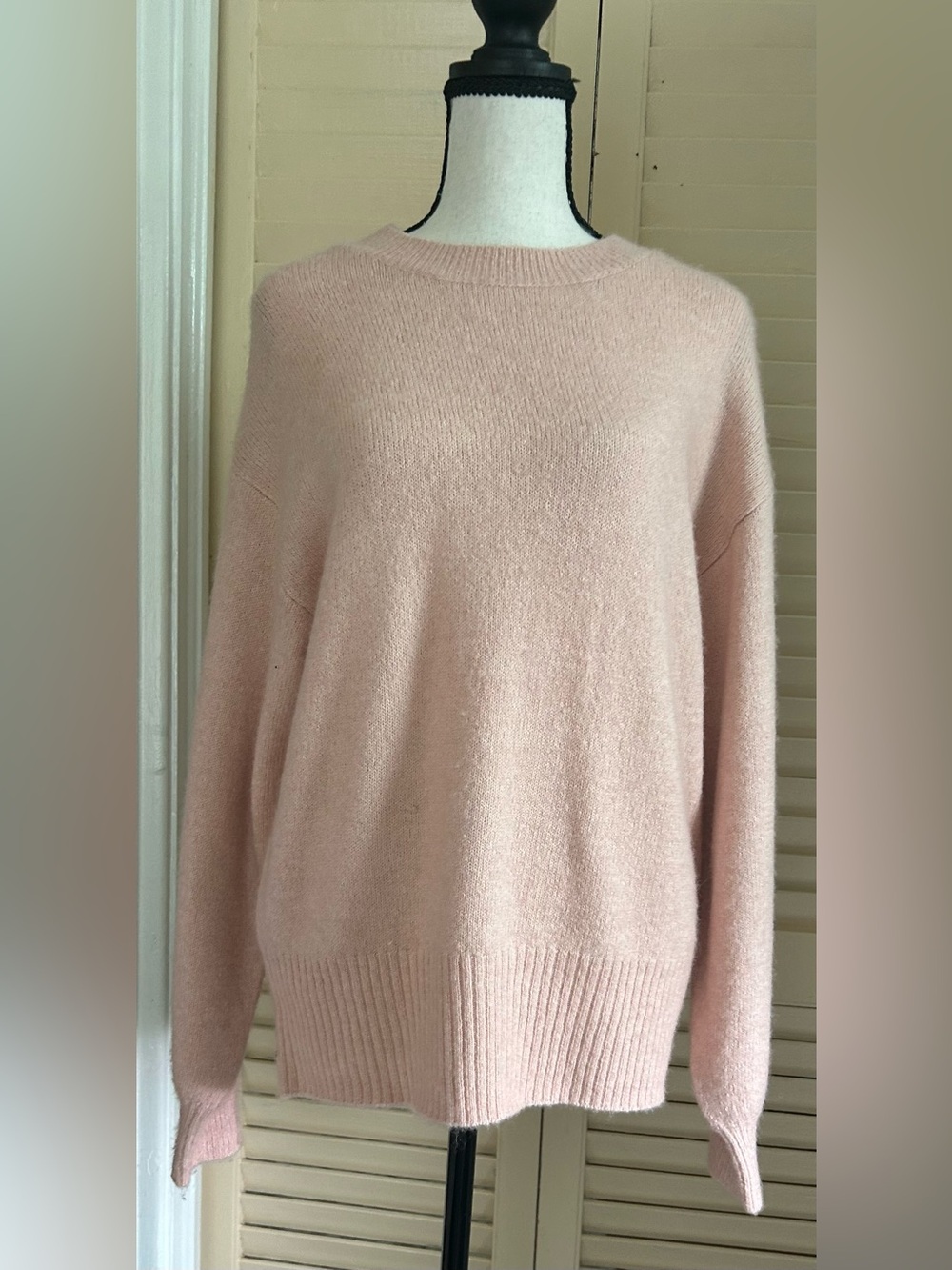 H&M Women's Crewneck Sweater in Light Blush